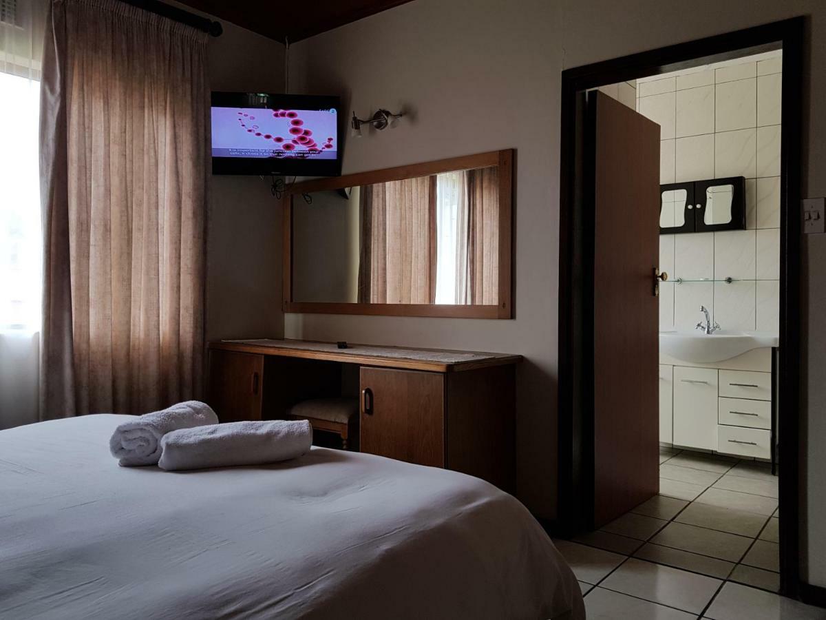 Port Edward Holiday Resort ภายนอก รูปภาพ