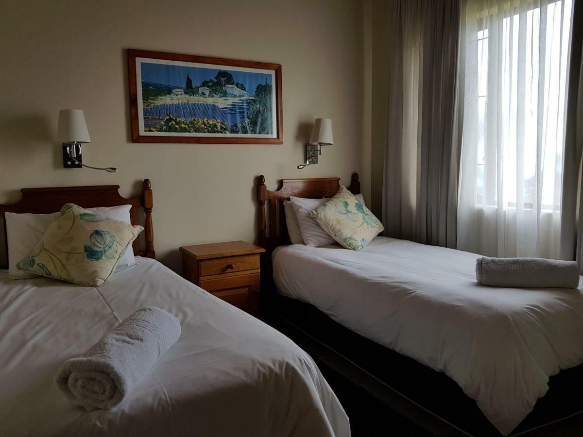 Port Edward Holiday Resort ภายนอก รูปภาพ