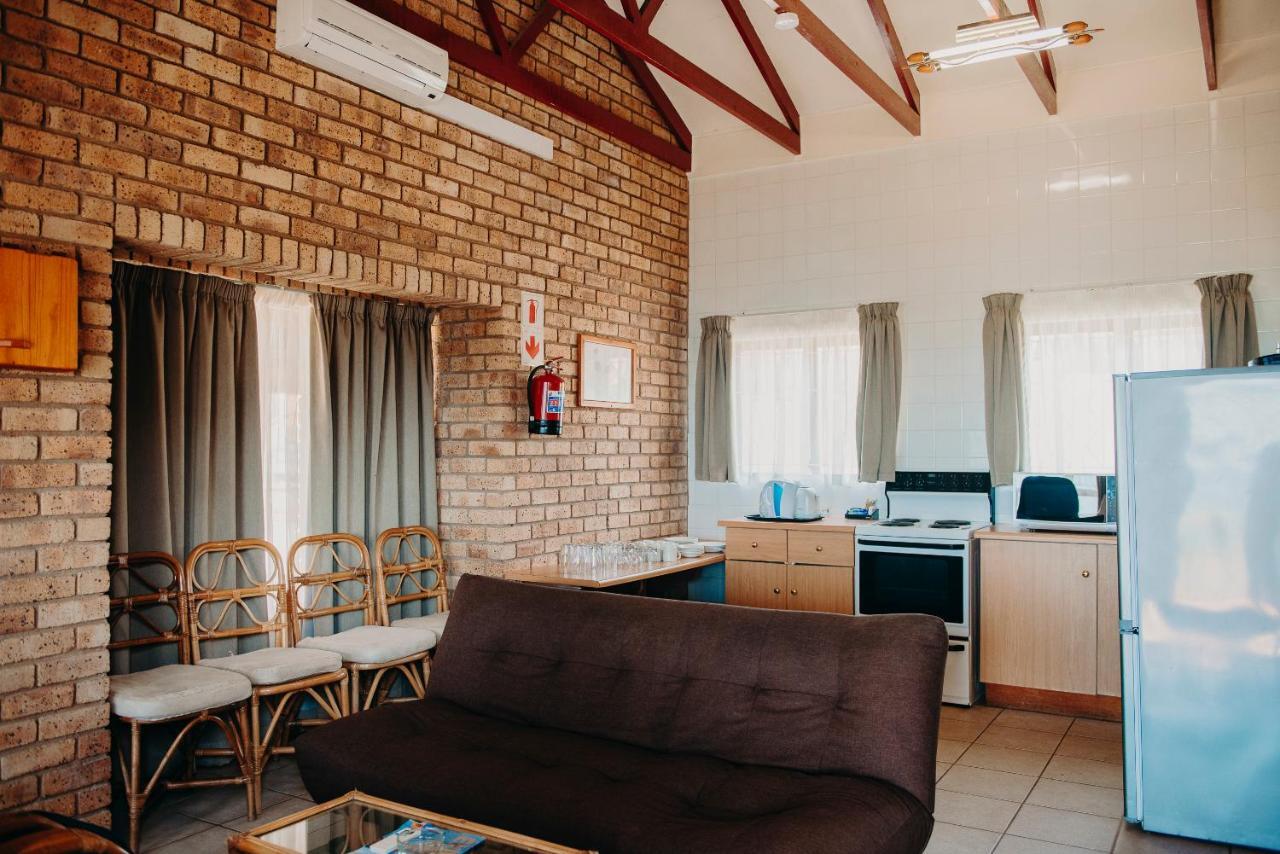 Port Edward Holiday Resort ภายนอก รูปภาพ
