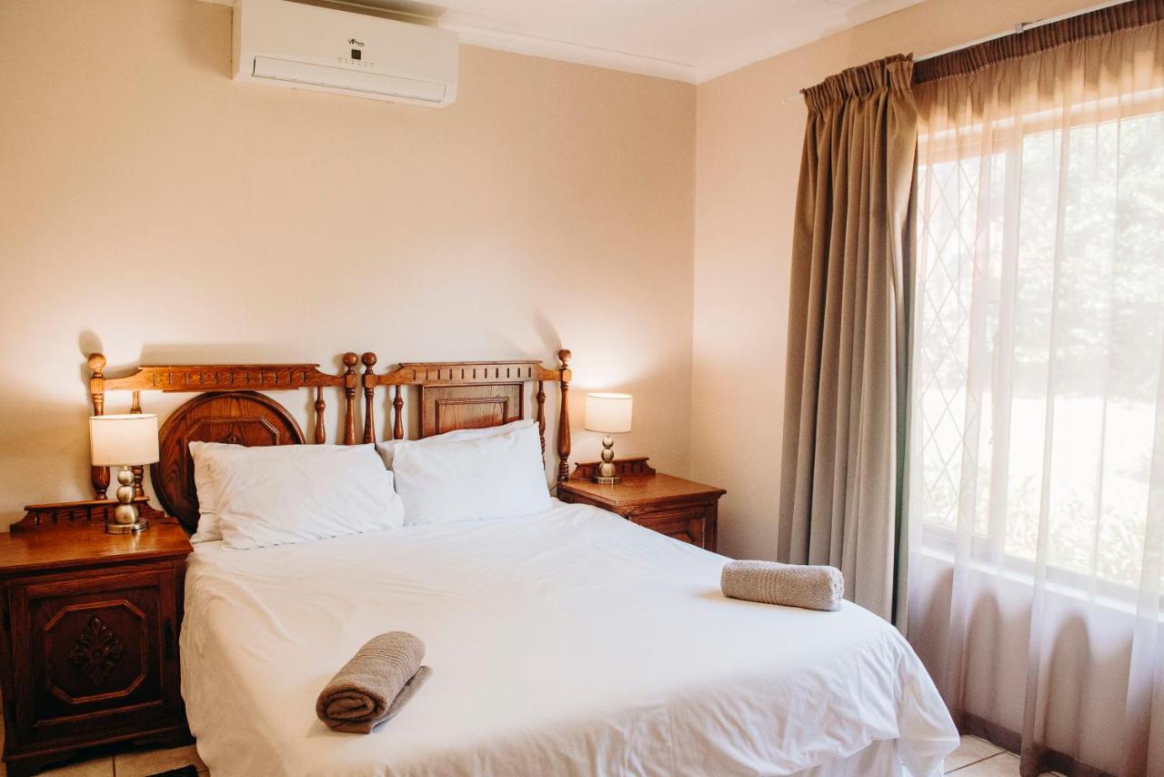 Port Edward Holiday Resort ภายนอก รูปภาพ