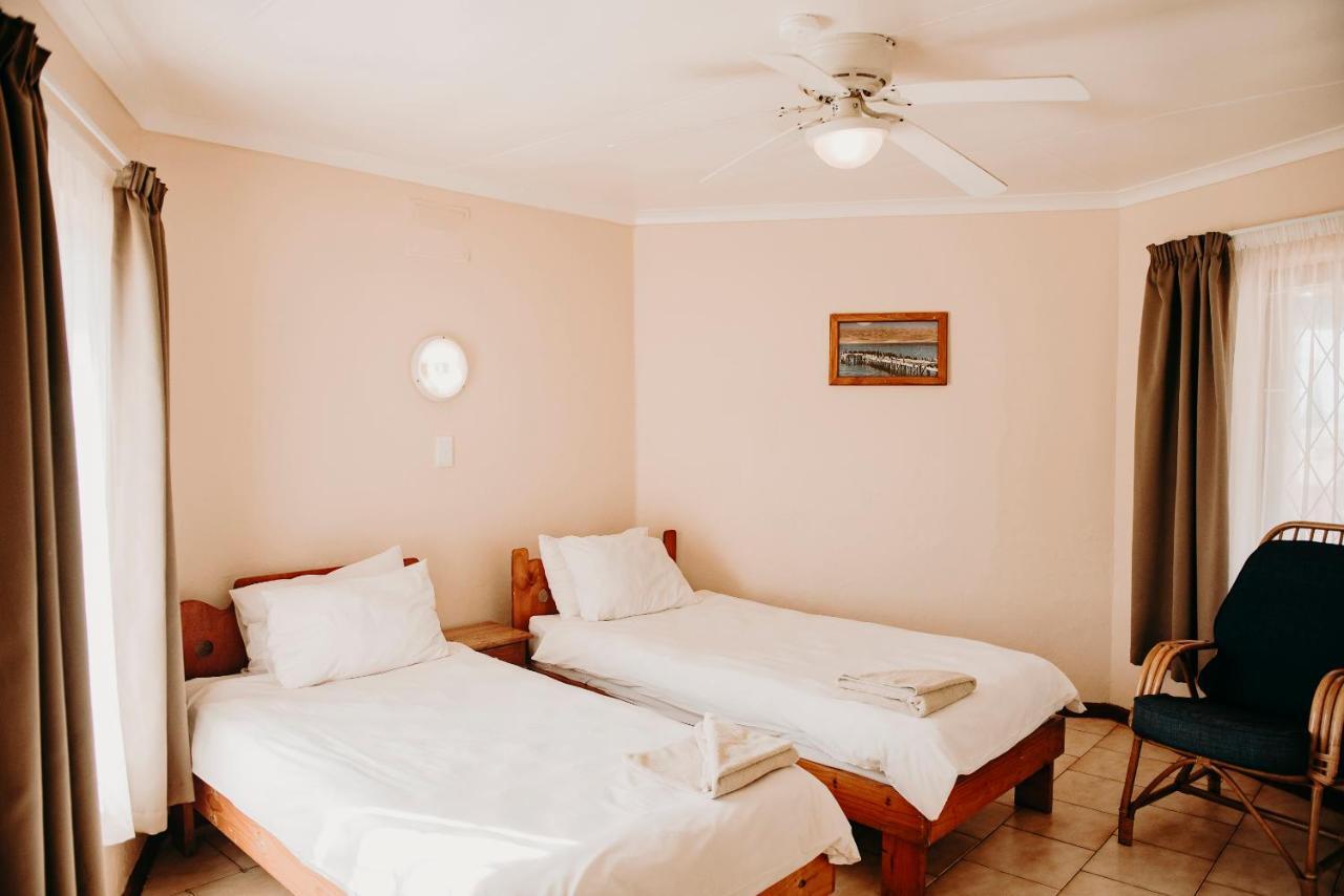 Port Edward Holiday Resort ภายนอก รูปภาพ