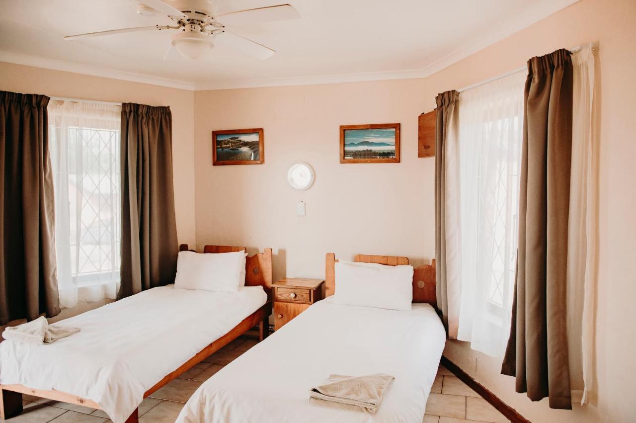 Port Edward Holiday Resort ภายนอก รูปภาพ