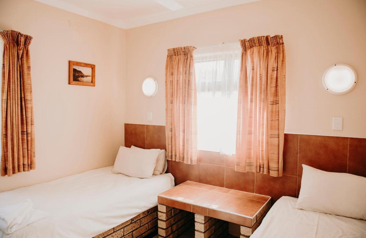 Port Edward Holiday Resort ภายนอก รูปภาพ